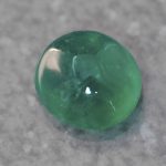 Emerald-cabochon