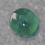 Emerald-cabochon